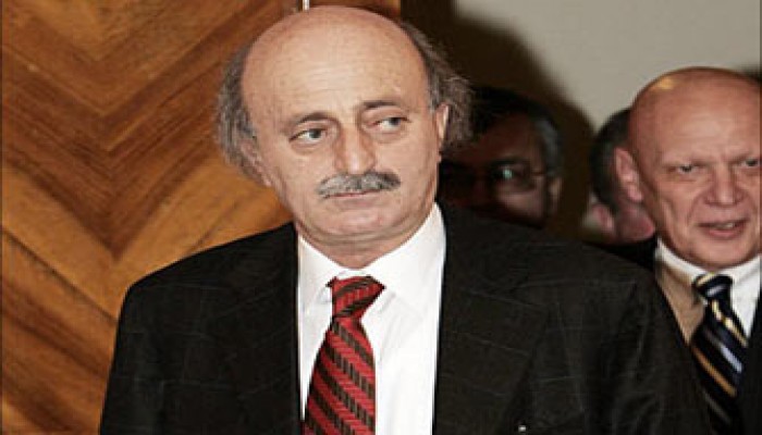 اتهامات جديدة من جنبلاط لسوريا وإرجاء الحوار اللبناني وأولمرت يعتذر إلى الألمان