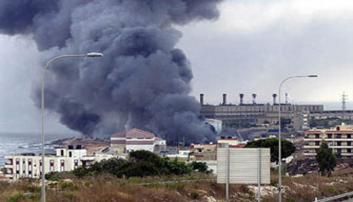 وزير صهيوني يعترف باستخدام جيش الاحتلال قنابل فسفورية في لبنان