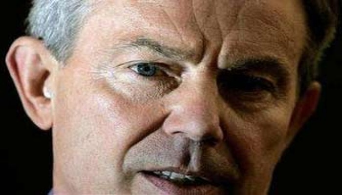 بلير يدخل على خط التصعيد ضد الإسلام والنقاب في بريطانيا