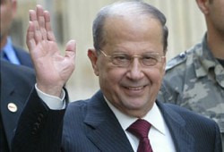 عون يتهم الحكومة اللبنانية بالفساد والقوات الدولية تواصل ترتيب أوضاعها