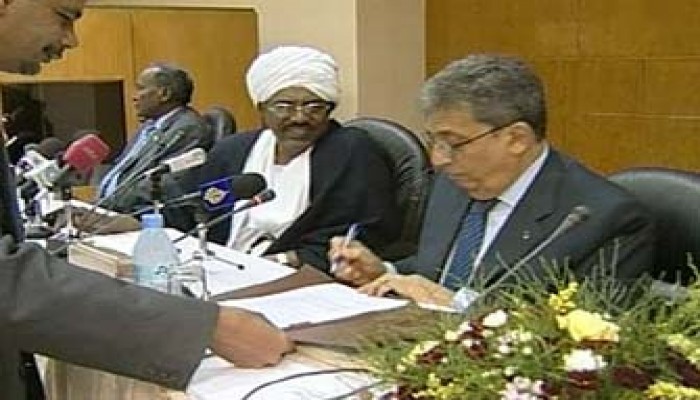 توقيع اتفاق سلام شرق السودان ومباحثات أمريكية سودانية حول دارفور