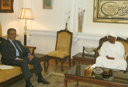 بوادر نجاح لوساطة موسى في الخرطوم ورفض أمريكي للخطط السودانية بدارفور