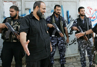 مسلحون يغتالون أحد قياديي حماس والصهاينة يدعمون تحركات عناصر فتح