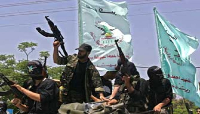 عناصر من فتح تحاول تجديد المواجهات والحكومة الفلسطينية تعلِّق أعمالها