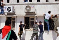 الصهاينة يدرسون اجتياح غزة وإجراءات حكومية فلسطينية لوقف الانفلات الأمني