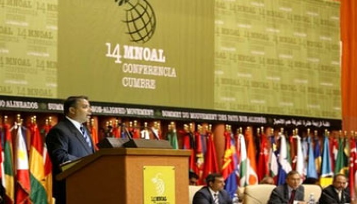 قمة عدم الانحياز تدعو إلى التفرقة بين المقاومة و"الإرهاب" وتدين الصهاينة