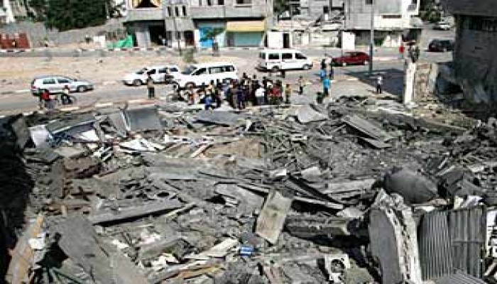 استشهاد 5 فلسطينيين في غزة والاحتلال يغلق شمال رام الله