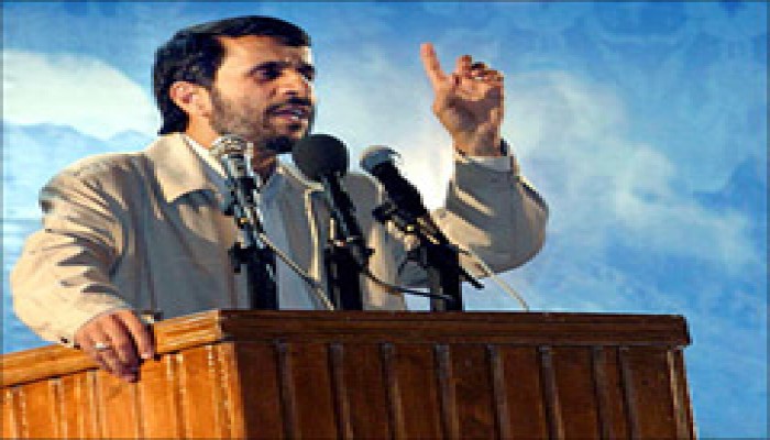 نجاد يفتتح محطة للماء الثقيل ويؤكد سلمية برنامج إيران النووي