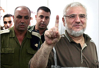 تأجيل النظر في قضية الدويك وهنية يؤكد الصمود ضد مخططات الصهاينة