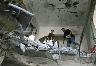 غارة صهيونية على غزة ومخططات لتوسيع مغتصبات بالقدس