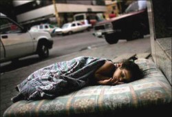 كتَّاب ومثقفون عالميون يطالبون بالتصدِّي للمجازر الصهيونية