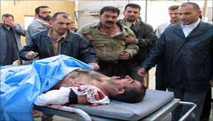 33 قتيلاً في انفجار بالنجف وتصاعد الرفض الأمريكي للحرب بالعراق