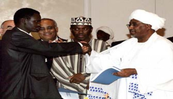 ميناوي كبير مستشاري البشير والخرطوم تطلب وساطة سنغالية مع واشنطن