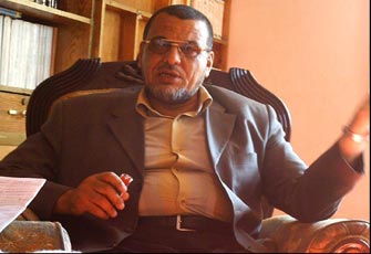 الديب يقوم بجولات في الدائرة ويكرم المتفوقين بأبو المطامير