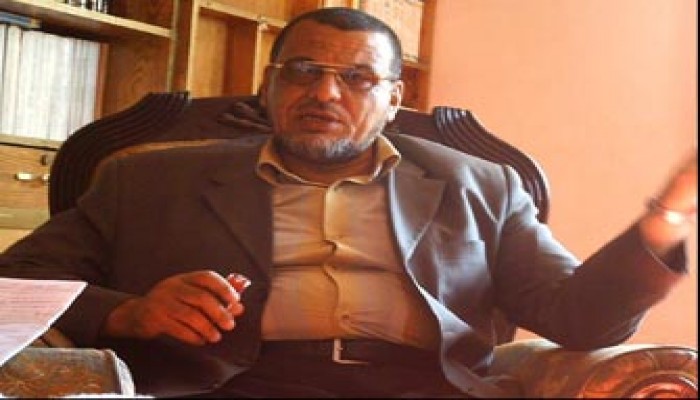 الديب يقوم بجولات في الدائرة ويكرم المتفوقين بأبو المطامير