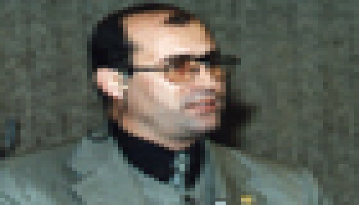 إما مقاومًا أو مستسلمًا!!