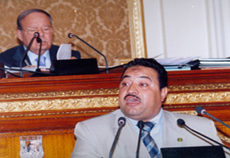 عصام مختار يكرم المتفوقين من أبناء دائرته