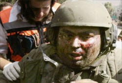 العدو يستخدم القنابل الفسفورية ضد المدنيين والصواريخ تمطر الكيان