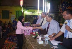 حمدي حسن يكرم المتفوقين ويطالب بخط سيرفيس لنجع العرب