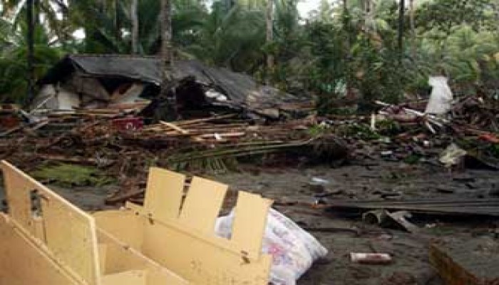 300 قتيل ومئات المصابين في تسونامي جاوة الجديد