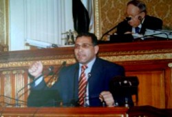 عاشور يكرِّم المعلمين بدائرته ويبحث مع وزير الطيران مشكلة عقارات شيراتون