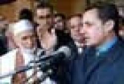 مُهَاجِرُون مهدَّدون بالترحيل من فرنسا يبدأون محاولات الحصول على الإقامة