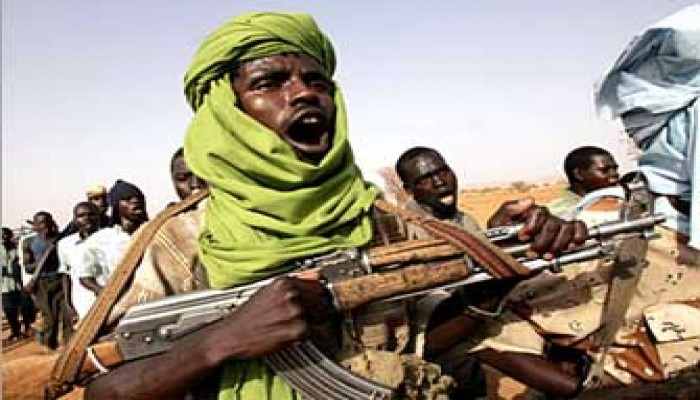 المتمردون يشعلون الوضع بغرب السودان والخرطوم ترفض مقترحات برونك