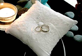 هل أخبر أختي بأنني لا أرتاح لخطيبها؟