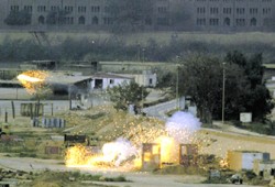 استشهاد شخصين وإصابة 13 في قصفٍ صهيوني لمنزلٍ بخان يونس