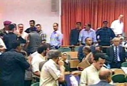 حماس تتهم فتح بمحاولة انقلاب بعد اقتحام المجلس التشريعي