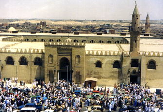 جامع عمرو بن العاص يبحث عن مجده القديم