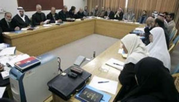 نواب حماس يرفضون تهديدات الترحيل والصواريخ الفلسطينية تطال بيريتس