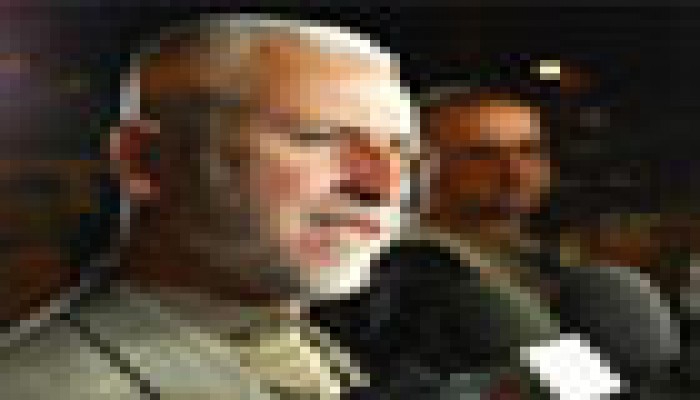 وزير الداخلية الفلسطيني يزور القاهرة في سيارةٍ متهالكة