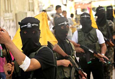 استهداف أعضاء بحماس وإصرار أمريكي على حصار الفلسطينيين