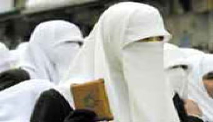 رد وتعقيب حول حديث "هلكت الرجال إذا أطاعت النساء"