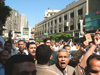 عاكف يندِّد بقمع النظام المصري للمنادين بالإصلاح