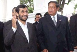 نجاد في إندونيسيا ولندن وواشنطن تستبعدان الخيار العسكري