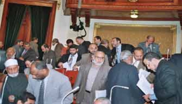 نواب الإخوان أجبروا البرلمان على مناقشة التصعيد ضد القضاة