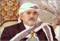 الأحمر ينفي ما نُسب إليه بتركه اليمن للرئيس وأبنائه