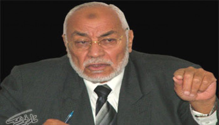 عاكف: غياب التعددية السياسية والحزبية وراء أزمة (الوفد)