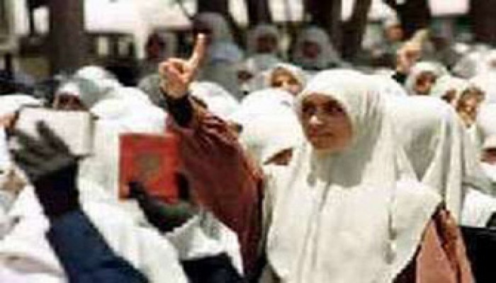 الأحوال الفلسطينية والسفينة البحرينية والمرأة المصرية عناوين عالمية مهمة