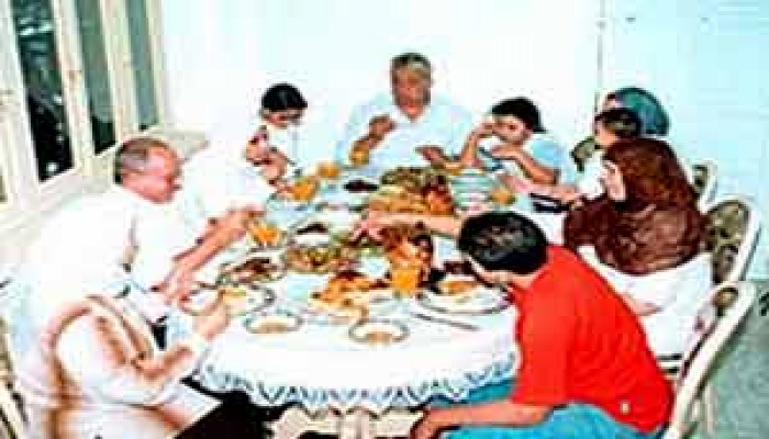 سؤال حول كل مائدة: ماذا نأكل؟