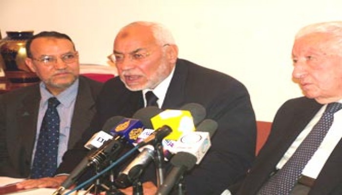 عاكف ينتقد الطوارئ ويصفه بأكبر كارثة في الوطن