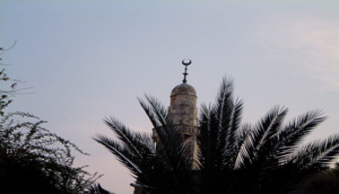 حكم غلق العين في الصلاة