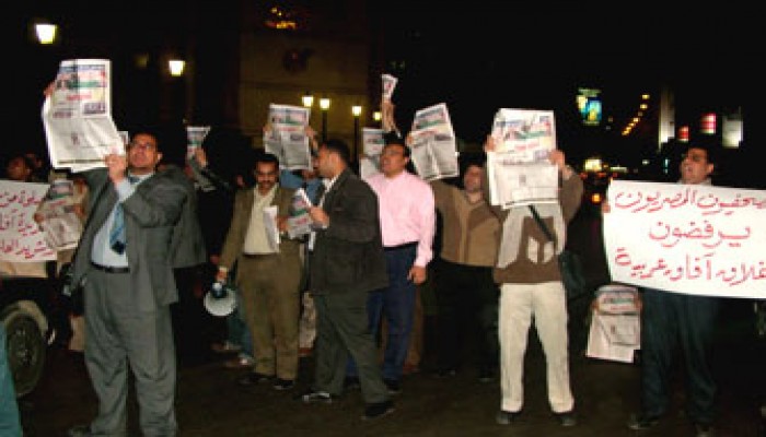 وقف الصحف.. نهج تتبعه الحكومة