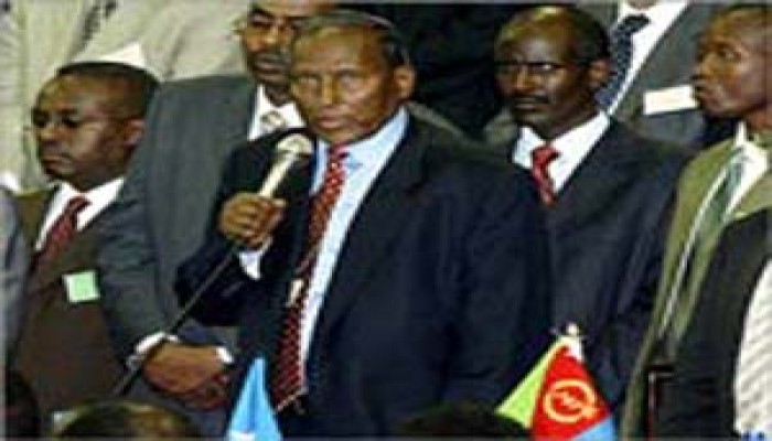 افتتاح البرلمان الصومالي الانتقالي وسط غياب لزعماء الحرب