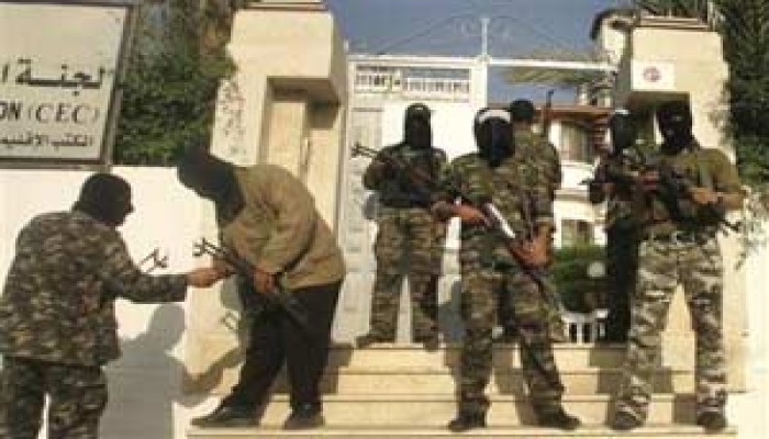 مسلحون من فتح يغلقون مقر محافظة رفح