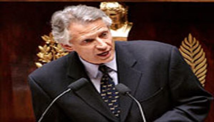 فرنسا مستعدة للتفاوض مع إيران وتحذيرات بريطانية من مهاجمتها