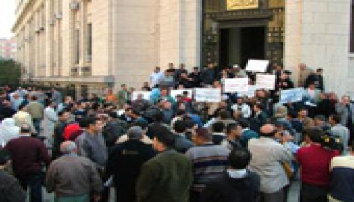 أول قانون إخواني لإلغاء المحاكم العسكرية