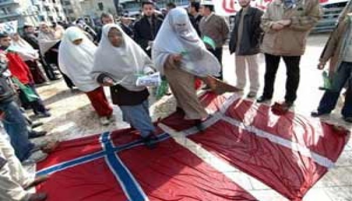 الاحتجاجات الإسلامية والإخوان كنموذج معتدل أبرز العناوين